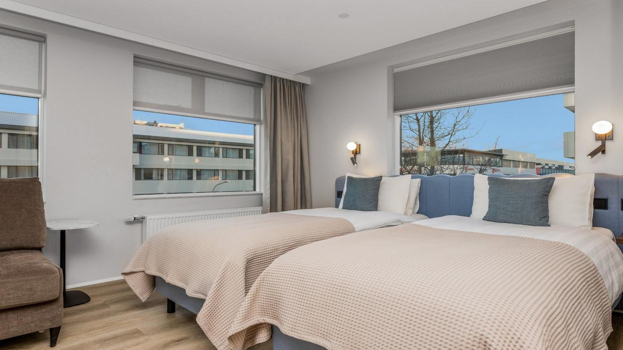 Twin Studio with Full Kitchen, Sofa Bed and Separate Bath